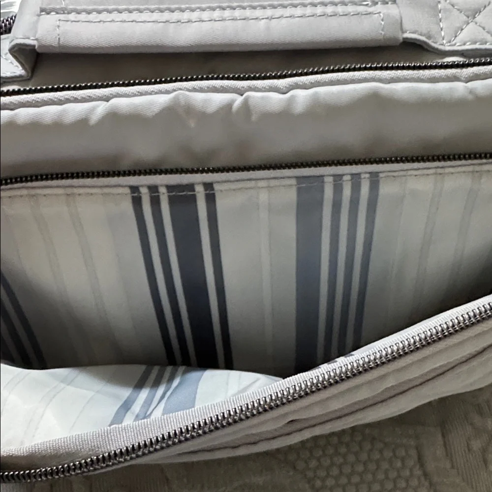 NWT Lug Scoop SE Crossbody Bag - Cloud Grey - Picture 3 of 7